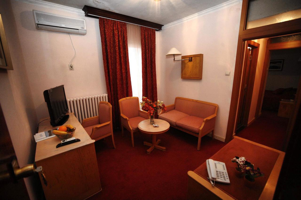 Golden Inn Hotel Majdanpek Bagian luar foto