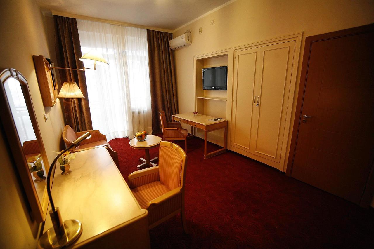 Golden Inn Hotel Majdanpek Bagian luar foto